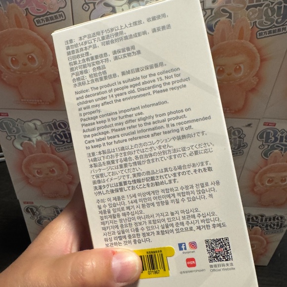 Pop Mart Big Into Energy Labubu - Picture 4 of 6